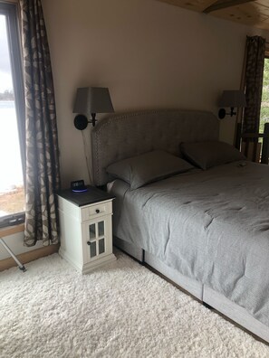 2 makuuhuonetta, työpöytä, silitysrauta/-lauta, ilmainen Wi-Fi