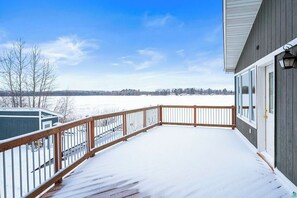 Terrace/patio - Amazing Lake Home (Saginaw)