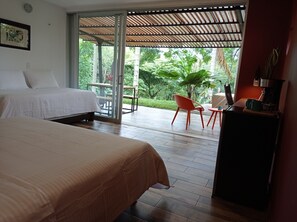 1 bedroom, desk, free WiFi, bed sheets - Beautiful room with Jacuzzi in the forest 10 minutes from the city of Pereira. (Pereira)
