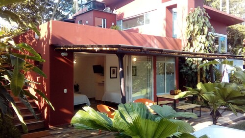 Beautiful room with Jacuzzi in the forest 10 minutes from the city of Pereira.