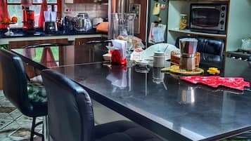 Réfrigérateur, grille-pain, distributeur de glaçons, ßlots de cuisine