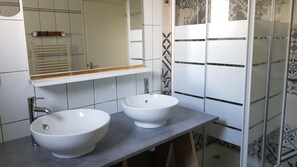 Dusj, såpe og toalettpapir