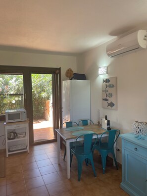 Dining - *Marechiaro* Villa 100 meters from the beach (Costa Rei)