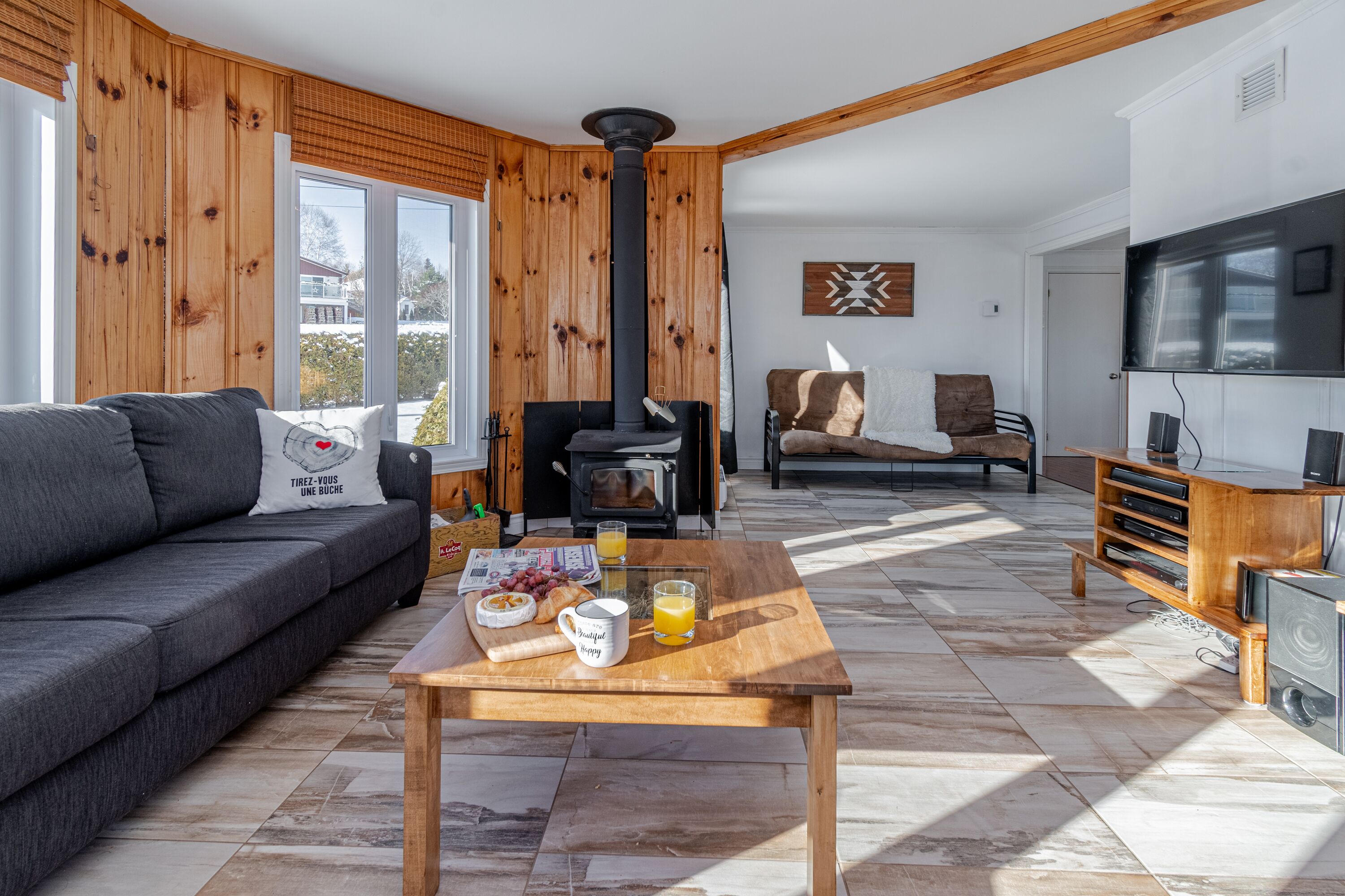 Smart TV, fireplace, video games, ping pong