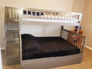 Room - Cozy mountain home on a ranch near hiking trails (Ramona)