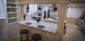 Casa de lujo, 5 habitaciones, para no fumadores, vista a la ciudad | Cocina privada | Refrigerador, microondas, horno y parrilla de estufa 