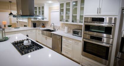 5Bdrm 3.5Bath 12Beds - HOME BIG AS TEXAS