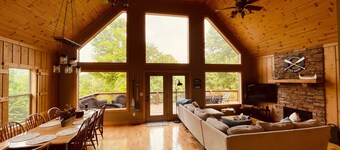 Captain's Cove+ Nolin Lake + Mammoth Cave + Arcade + Hot Tub, Expansive Lakefront Home on Nolin Lake...