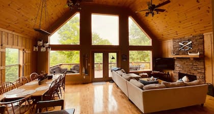 Captain's Cove+ Nolin Lake + Mammoth Cave + Arcade + Hot Tub, Expansive Lakefront Home on Nolin Lake...
