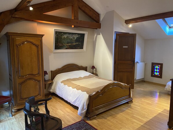 1 dormitorio, tabla de planchar con plancha, cuna de viaje y wifi gratis