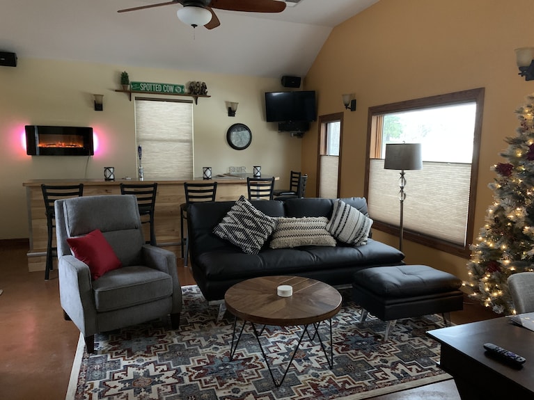 Lovely Riverfront Destination Featuring Open Concept Loft Style. Water View. - Two Rivers, WI