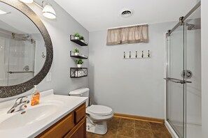 Combined shower/bathtub