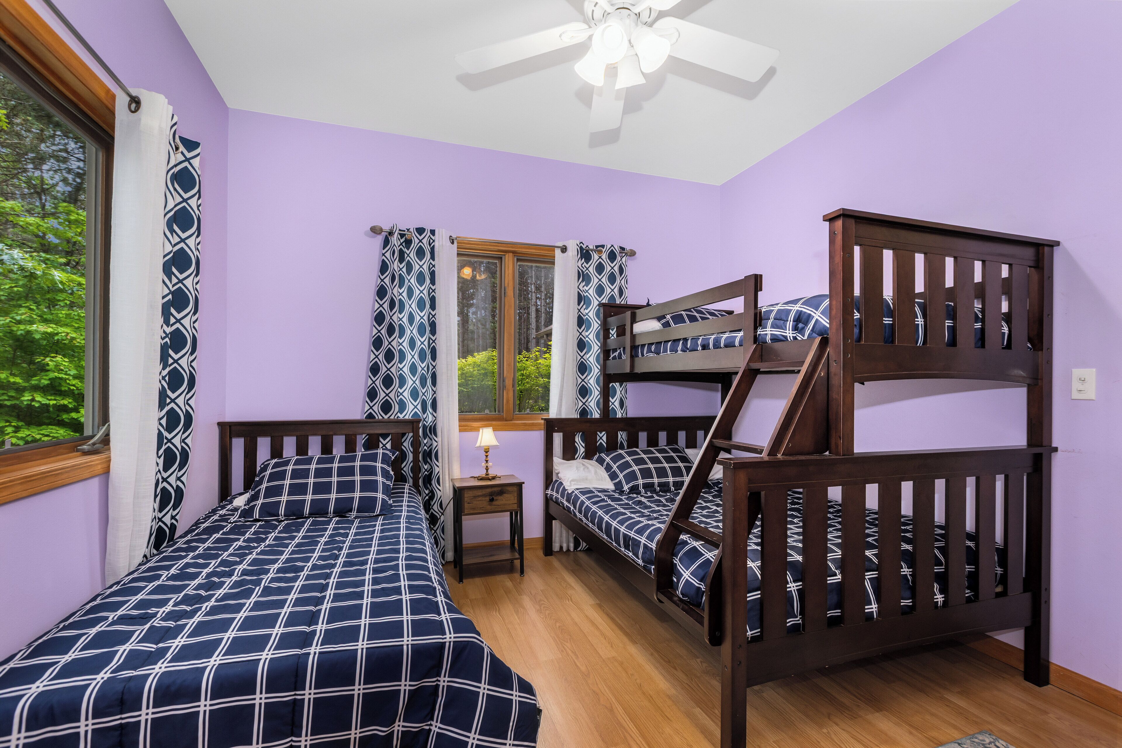 4 عدّة غرف نوم وواي فاي وملاءات أسرّة