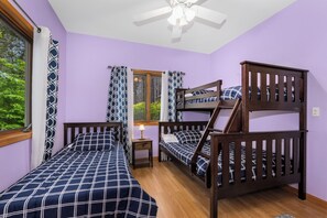 4 室のベッドルーム、WiFi、ベッドシーツ