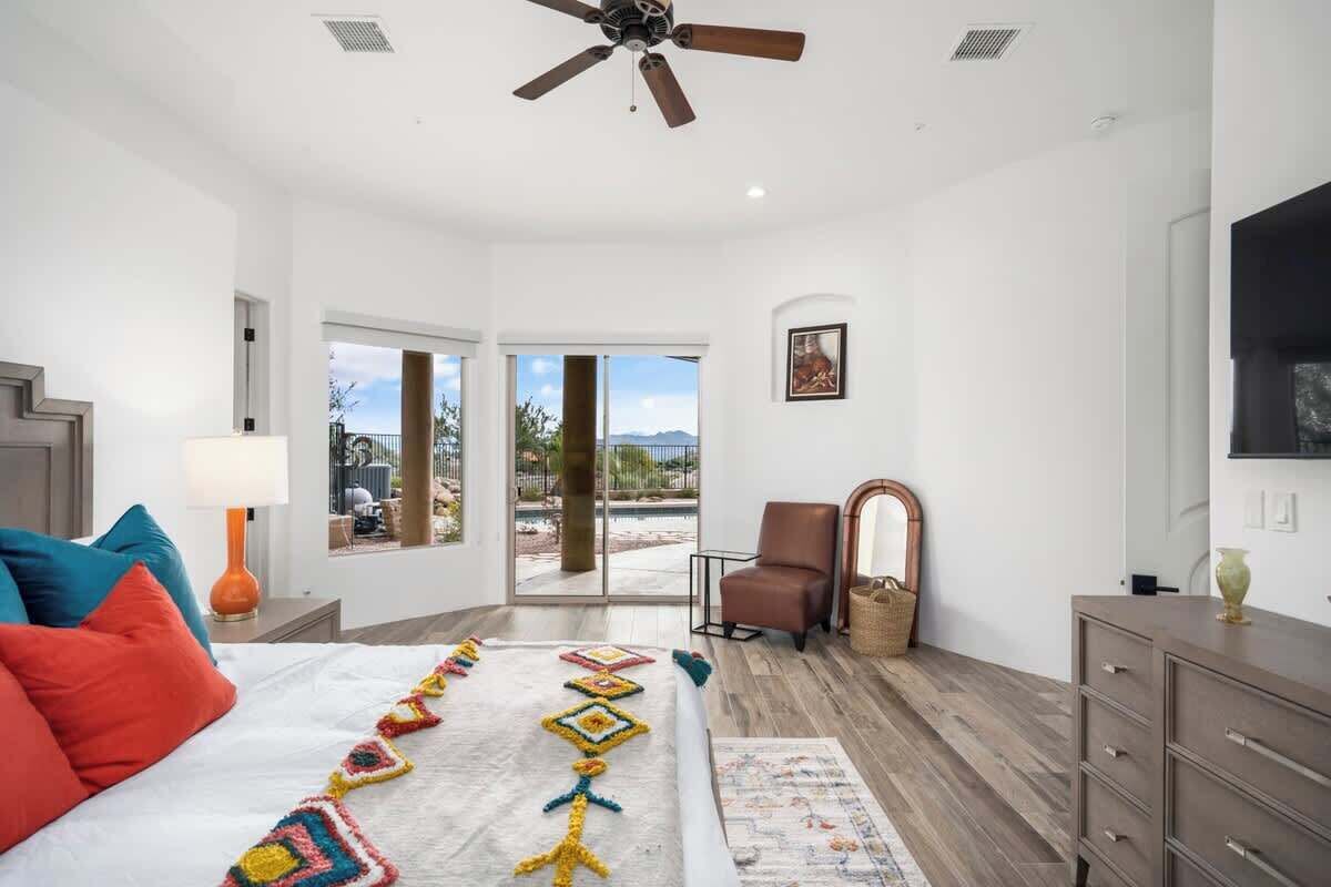 4 bedrooms, desk, iron/ironing board, travel cot