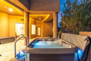 Terrace/patio - Luxury Home w/ Pool/Hot Tub, Mountain Views, Games (Fountain Hills)