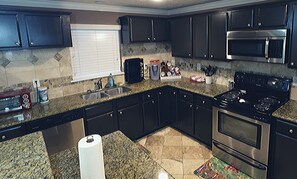 Exclusive House, 4 Bedrooms | Private kitchen | Fridge, microwave, oven, stovetop - 4Bdrm 2Bath 5Beds - NRG Rodeo - Big Home (Missouri City)