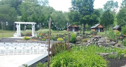 Cozy 1 Room Log Cabin with Bathroom near Ski Resort in Upstate New York