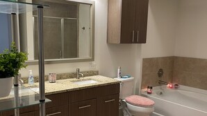 City Apartment | Bathroom - 1010 (Atlanta)