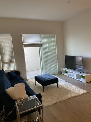 City Apartment | Living area
