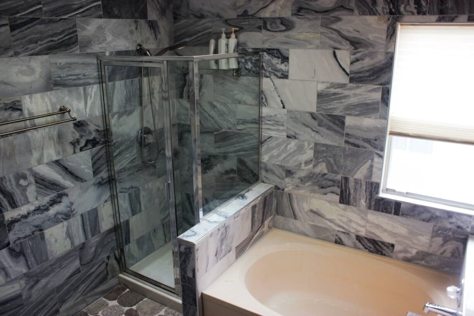 Combined shower/tub, hair dryer, bidet, towels