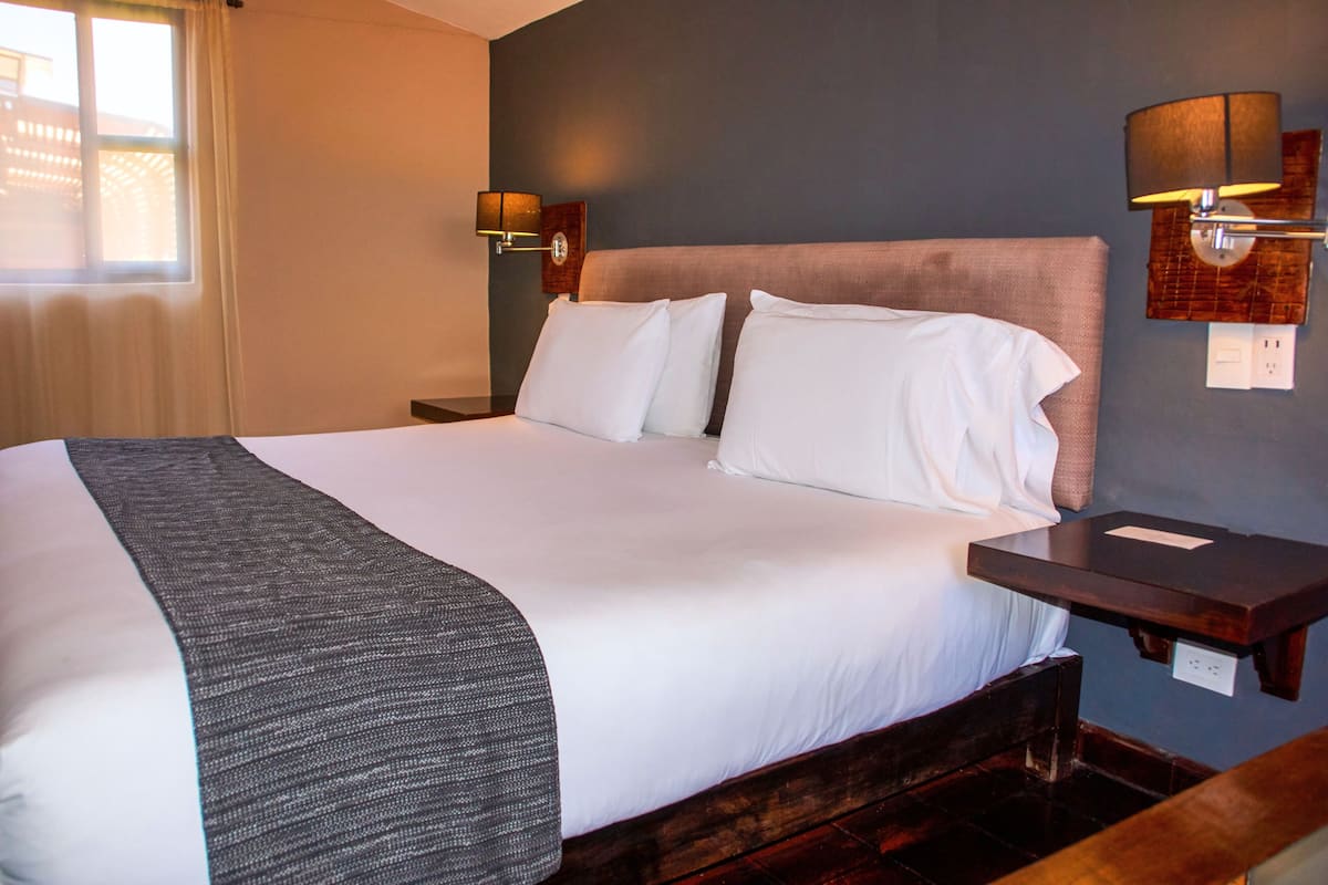 Habitación Deluxe | Ropa de cama de alta calidad y edredones de plumas