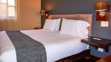 Habitación Deluxe | Ropa de cama de alta calidad, edredón y camas Select Comfort