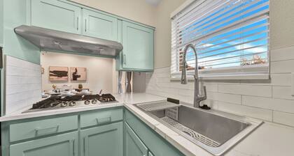 Pool - Playset - Stadiums - 6 Beds!