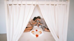 A couple in a tent-like room with a bed, surrounded by white curtains. - Villa DAlessandro Rosaria, private apartment and private hot jacuzzi (Anacapri)