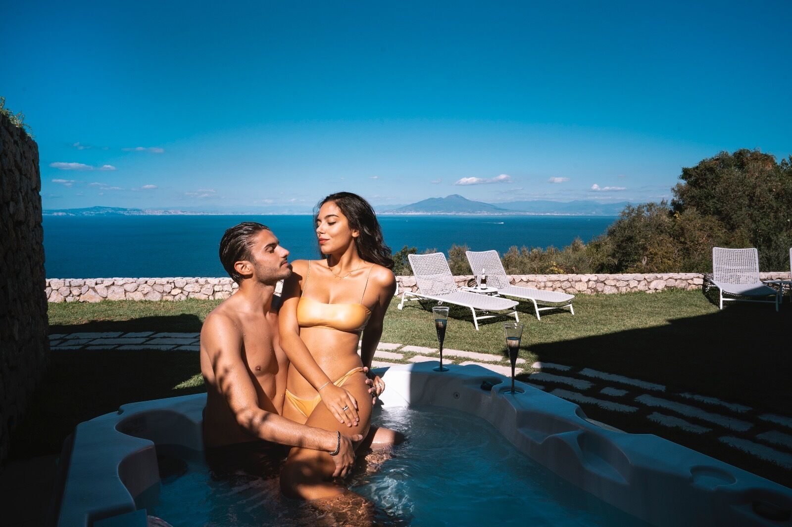 Outdoor spa tub