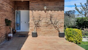 A brick exterior with a door, potted plants, and a small table. - House in a quiet area with views of the old town of Pals (Pals)