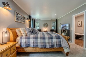 5 habitaciones, escritorio y tabla de planchar con plancha 