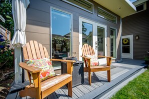 Terrace/patio - WE HAVE AC!! (Seattle)