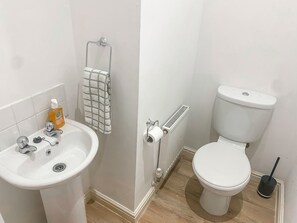 Cottage, Ensuite, City View (Gaia Lane) | Bathroom - 4c Gaia Lane (Lichfield)
