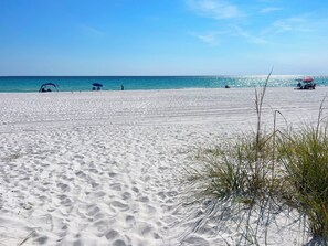 Beach nearby - Beach Day-Updated Townhome w/ Pool & Beach Access (Panama City Beach)