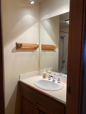 Duschwanne, Whirlpool, Haartrockner, Fußbodenheizung (Badezimmer)