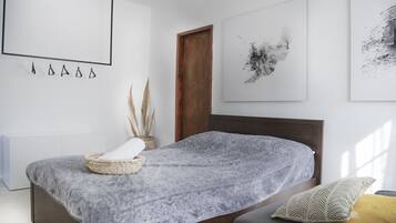 3 bedrooms, free WiFi, bed sheets, wheelchair access