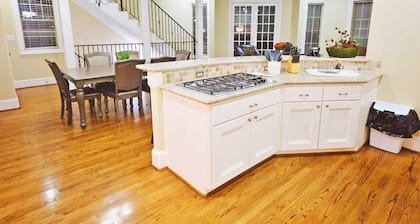 3Bdrm 3.5Bath 9Beds - Museum Parks Zoo