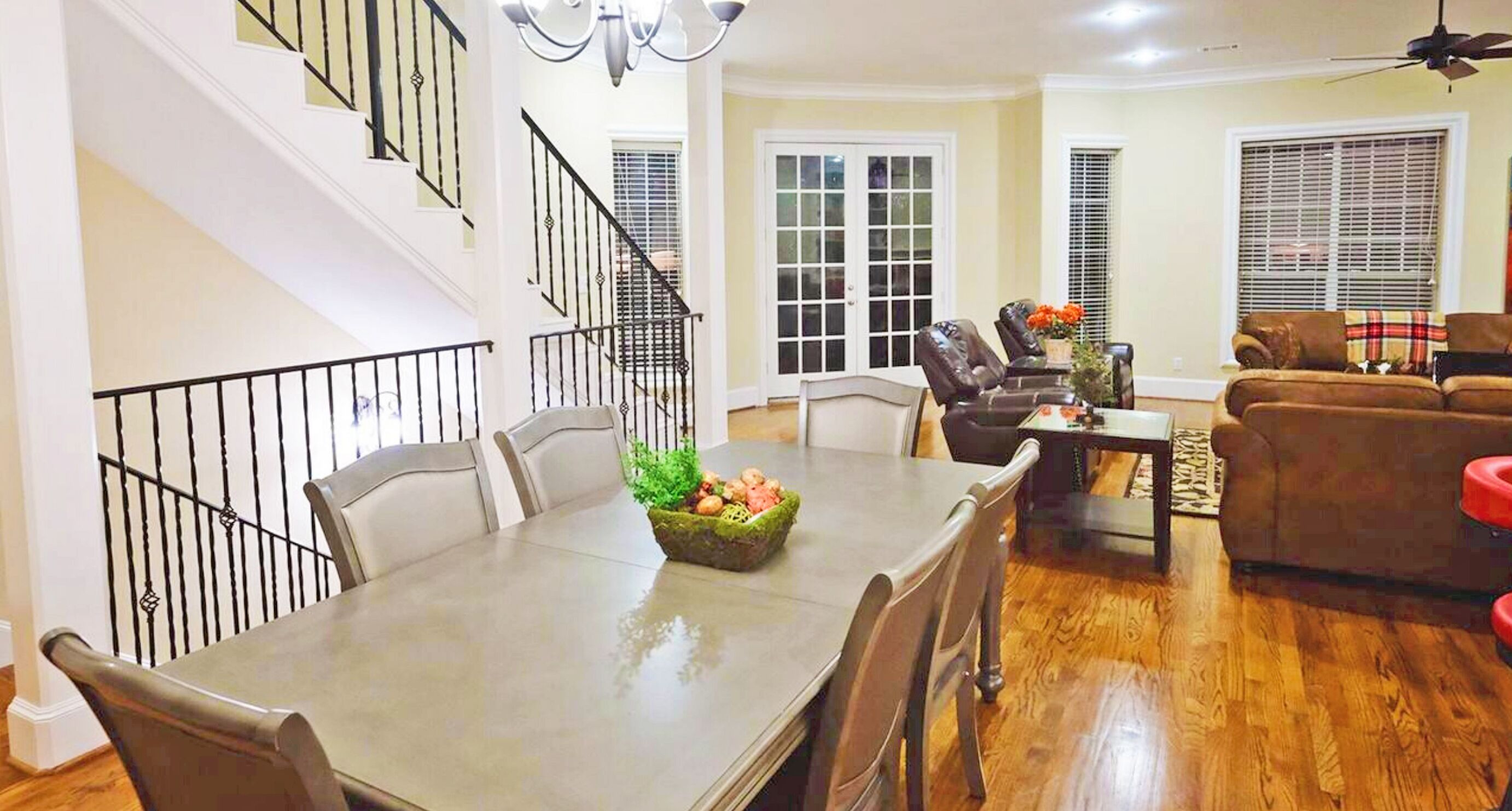 Premium Townhome, 3 Bedrooms, Terrace, City View | Living area | Flat-screen TV