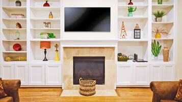 Premium Townhome, 3 Bedrooms, Terrace, City View | Living area | Flat-screen TV