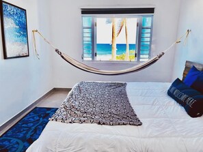 6 bedrooms, desk, iron/ironing board, travel crib - breathtaking sea view Beach FRONT very PRIVATE and quiet SOLAR POWERED (Arecibo)