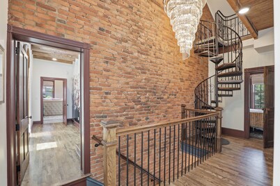 Historic 8-Bedroom Retreat with Hot Tub for Large Groups!