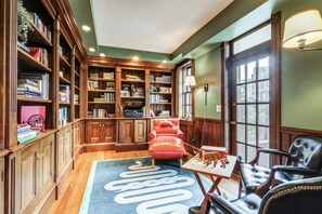 Interior - Historic 7BR Retreat in DT Lancaster - LRG Groups! (Lancaster)