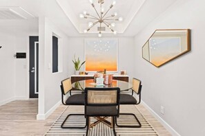 Dining - Newly renovated, vibrant and chic Biltmore condo (Palm Springs)