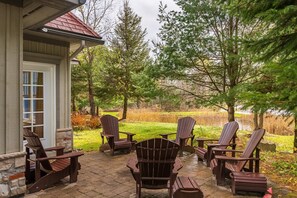 Terrace/patio - Rocky Crest Resort and Golf Club on Joseph Lake (MacTier)