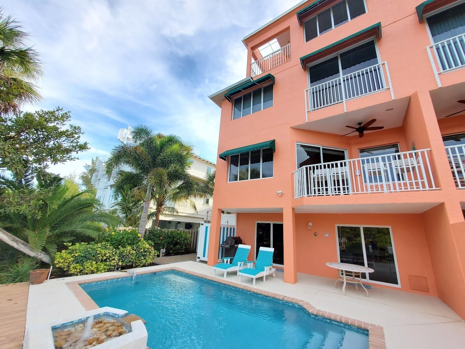 Coral Cottage Beach house with heated pool with boat dock