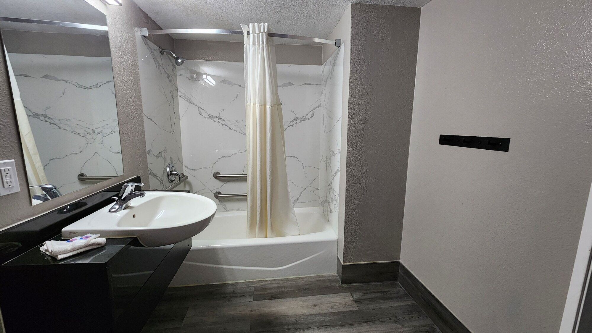 Photo - Studio 6 Houston TX Medical Center NRG Stadium