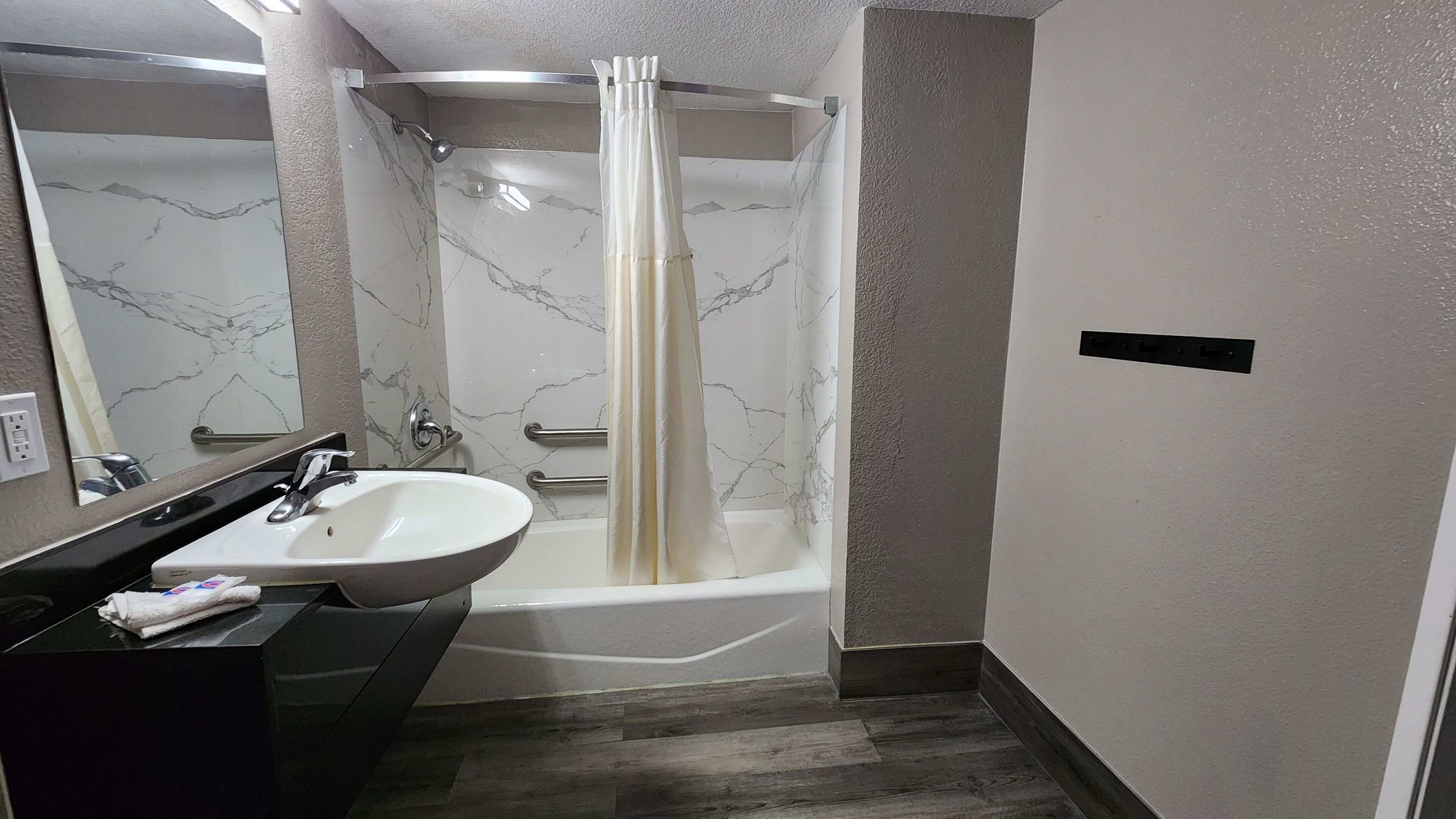 Photo - Studio 6 Houston TX Medical Center NRG Stadium