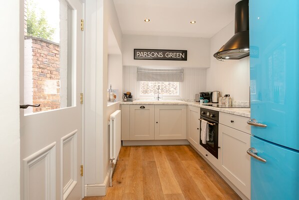 Microonde, lavastoviglie, macchina per tè/caffè