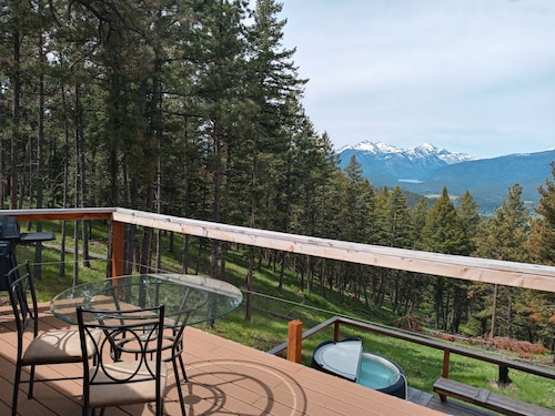 Real stone cabin, wake to million dollar views, abundant wildlife...